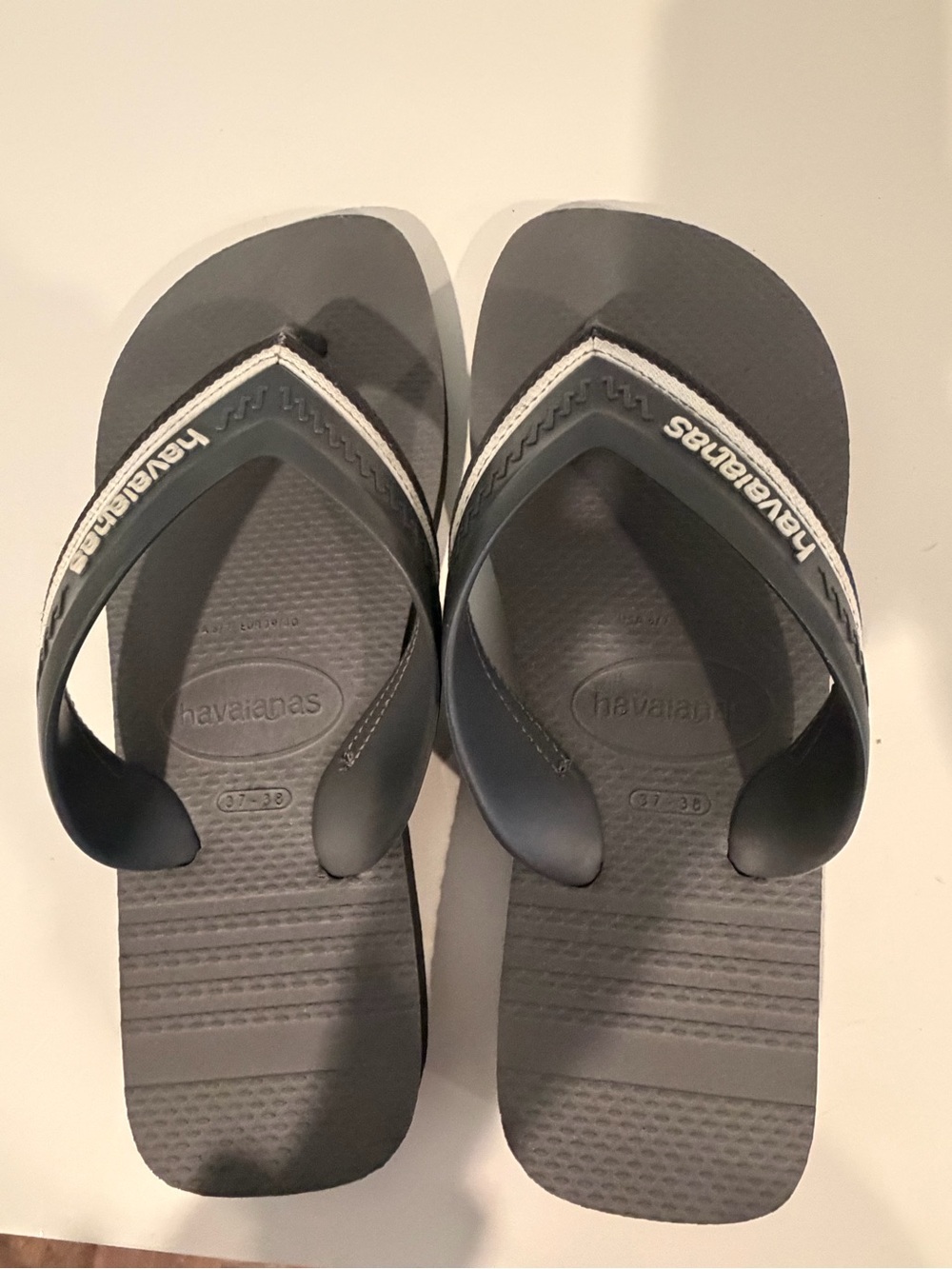 Havaianas Kids Gray and White Flip Flops